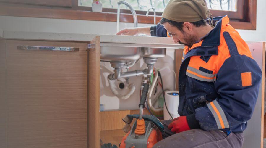 Expert burst pipe repair services in Holabird, SD
